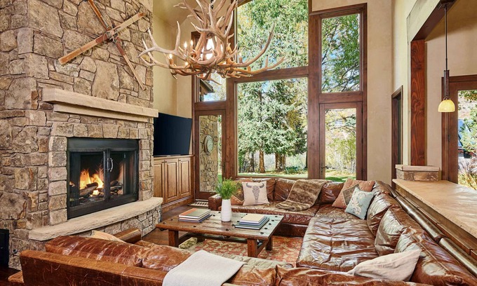 Aspen House | Luxury Townhome Near Rio Grande Trail