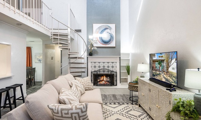 Park Central House | Luxury Townhome w/Loft Workspace and Coffee Bar!