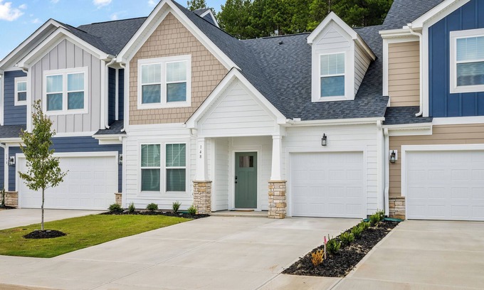 Central House | Luxury Townhome with Golf Cart 4 miles to Clemson Memorial Stadium
