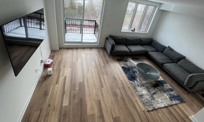 Barrie House | Luxury Townhouse in Barrie