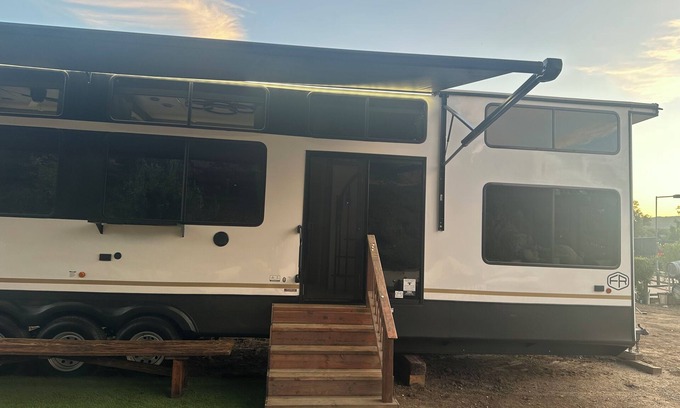 Malibu House | Luxury Trailer next to Cielo Farms