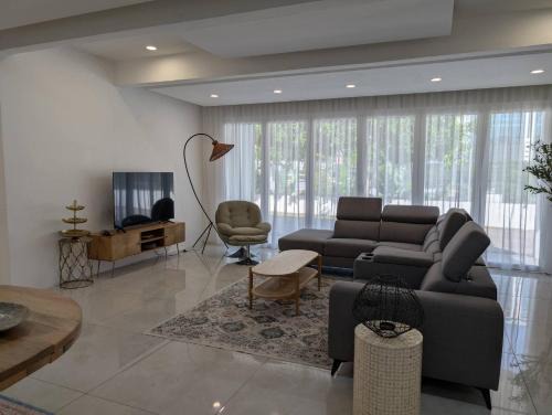 Sungai Penchala House | Luxury Tropical Bungalow in Damansara Golden Core