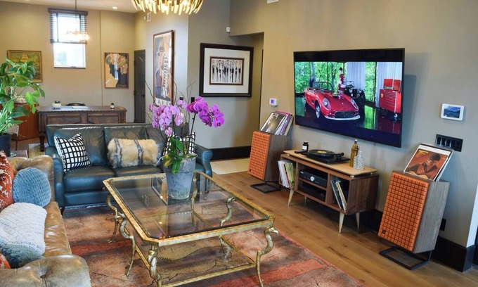 Mexicantown - Southwest Detroit Condo | Luxury Two Bedroom Two Bathroom Condo in Corktown Detroit