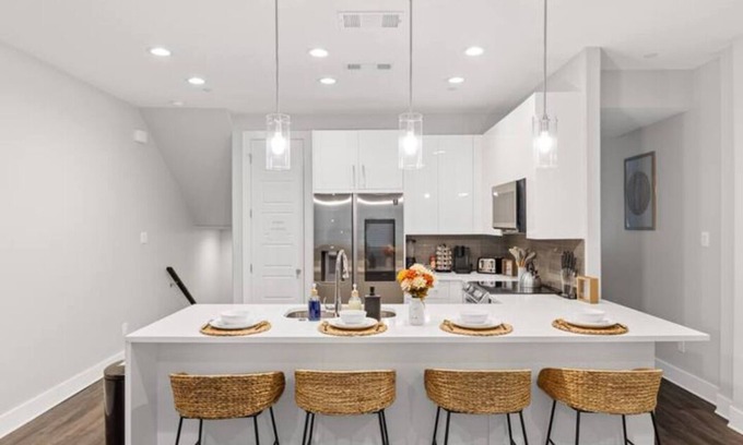 Fort Worth Apartment | Luxury Updated Townhome! Pet Friendly/Fast Wi-fi