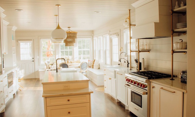 Taylorsville House | Luxury Farmhouse with Gourmet Kitchen