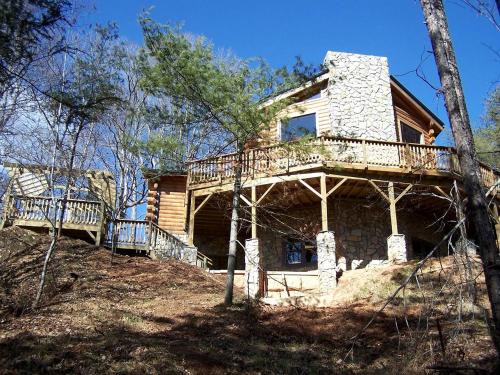 Clyde House | Luxury Vacation Rental with a Hot Tub for Rent in Clyde, North Carolina