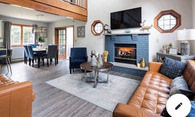 Albrightsville House | Luxury Vacation home in the Poconos close to the lake and community pool.