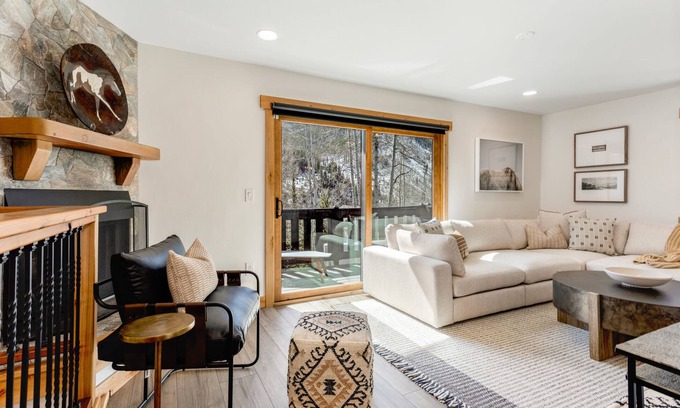 Vail House | Luxury Vail 3bd/2ba w/Hot Tub!