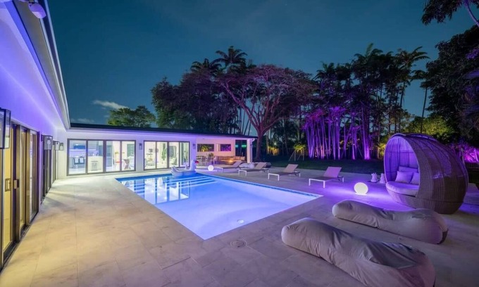 North Miami House | Luxury Villa Azure with Heated Pool 20min to Beach