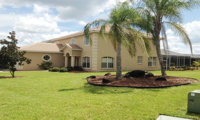 Bay Lake Villa | LUXURY VILLA CLOSE TO DISNEY, WI-FI, POOL, HOT TUB, GRILL, GATED