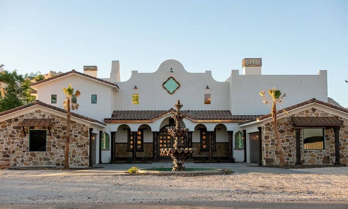 Colorado City Bed & Breakfast | Luxury Villa near Zion National Park | Private Pool, Spa, Sauna, Yard, & more!
