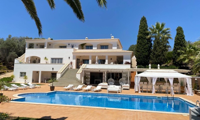 Meia Praia Villa | Luxury villa (sleeps 16) with pool, tennis/pickle ball, putting green & cinema.
