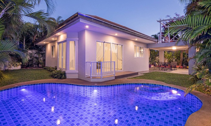 Bang Sare Villa | Luxury villa with private swimmong pool