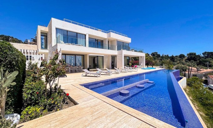 Benalmadena Villa | Luxury Villa with Infinity Pool, Sea View, Mountain View, Wi-Fi, A/C, Terrace & Garden