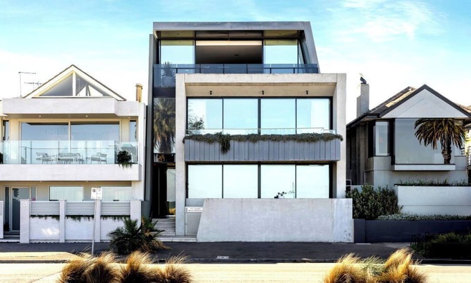 Albert Park Apartment | Luxury Villas The Parade Penthouse (Walk to beach)