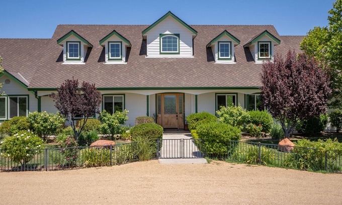 San Miguel House | Luxury Vineyard Estate-Incredible Sunset Views--3 Night Minimum!