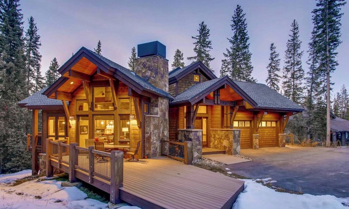 Boulder Ridge House | Luxury W/Mountain Views + Hot Tub + Close to skiing - Rocky Mountain Lodge