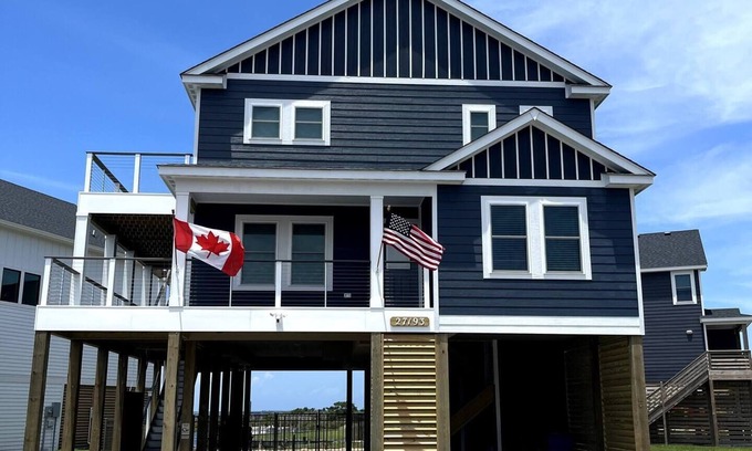 Salvo House | Luxury Waterfront 5BR/5BA {Private Pool & Tiki Bar + Elevator}