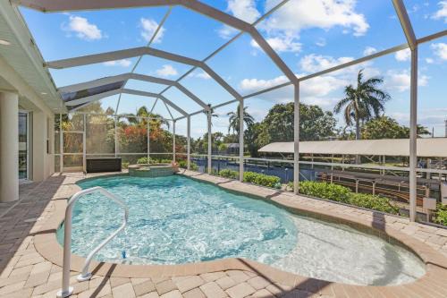 Yacht Club House | Luxury Waterfront Direct Gulf access - Walk to Beach & Bikes - Villa Coral Mist - Cape Coral