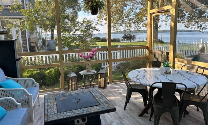 Annapolis House | Luxury Waterfront Executive Family Home Annapolis with All Amenities