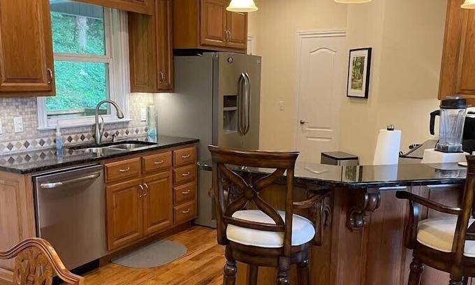 Guntersville House | Luxury Waterfront 3BD Paradise-Guntersville AL