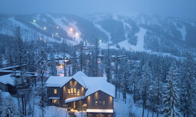 Whitefish House | LUXURY with Direct Ski Access + Hot Tub, Theater Room & Ski Room + High End Amenities! Ridge Run
