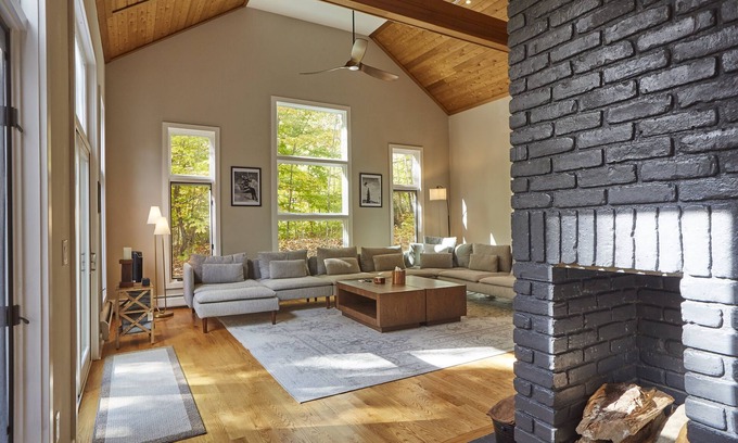 Stratton Mountain House | Luxury with Hot Tub, Billiards & Arcades! Close to Hiking, Golfing, Swimming!