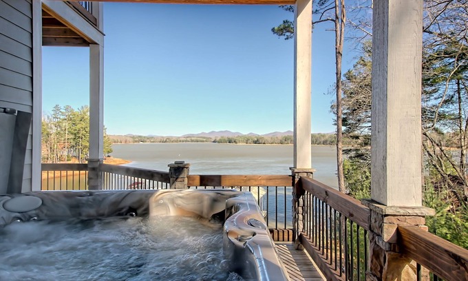 Blairsville House | LuxuryLakefront, Boat, Double Dock, Hot Tub, Firepit, Kayaks, Paddle boards