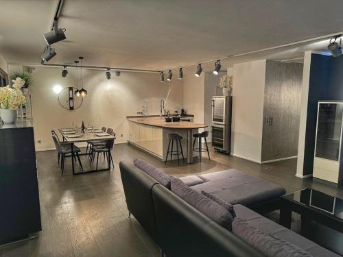 Gemarkung Barmen Apartment | Luxus 4 Zimmer Apartment 3 Schlafzimmer und großer Wohnbereich mit Balkon