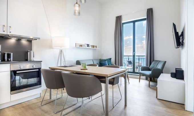 Wismar Apartment | Luxus-apartment mit Galerieschlafzimmer, Dachterrasse und Einmaligem Hafenblick!