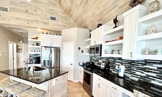 Flour Bluff House | Lv114 - Fin & Feather 2 Bedroom Home by Redawning