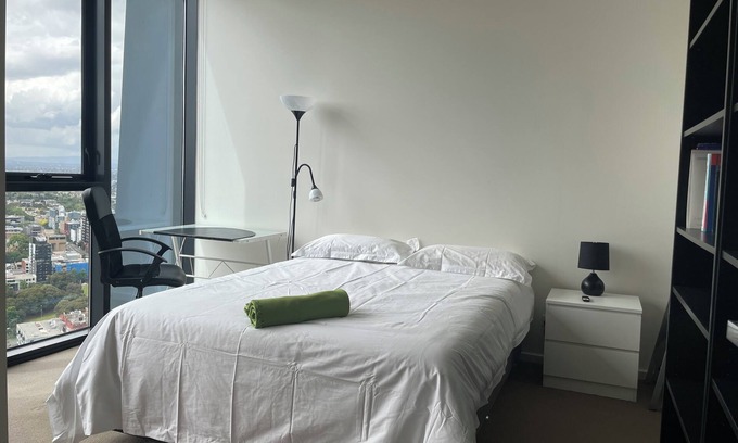 Carlton South Apartment | Lvl41: 90sqm Apt next to iconic market