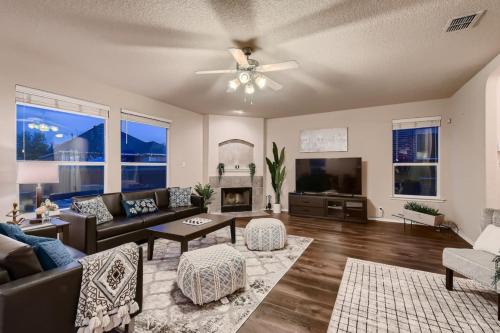 San Antonio House | Lxry 4 BR, near attrns (St1)