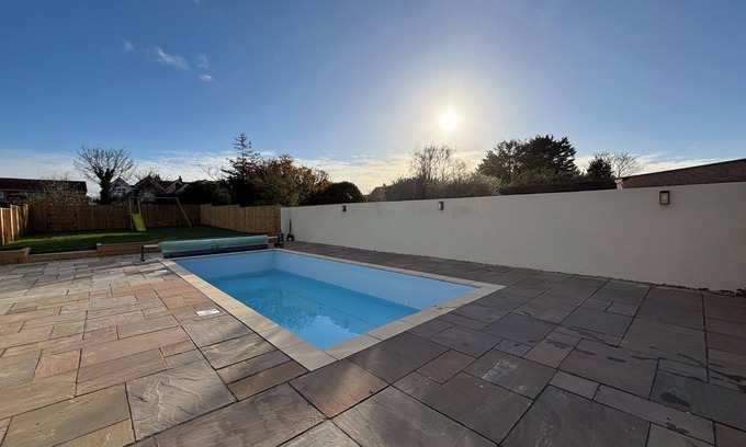 Broadstairs House | Lyla's | Holiday Home | Swimming Pool | Hot Tub | Parking