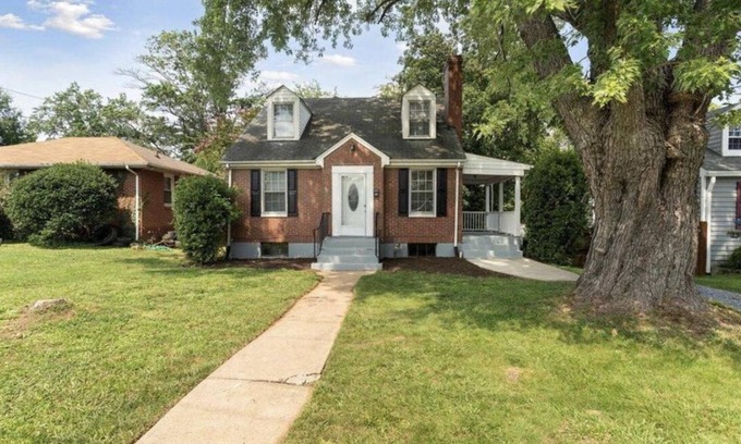 Lynchburg House | Lynchburg Leisure - near Liberty, Lynchburg University, and the hospital!