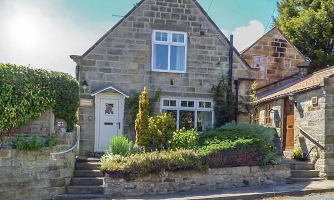 Fylingthorpe Cottage | Lyndale Cottage