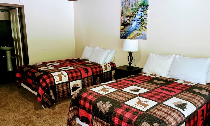 Almo Hotel | Lynnhurst Resort Motel #9.Dog Friendly Jet Ski Rentals on site