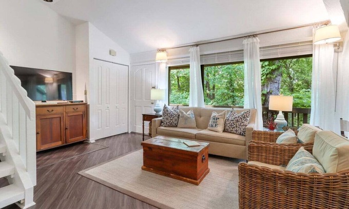 Fontana Condo | Lyon's Den |Golf Cart |Next to Abbey Springs Club House, Pool & Private Beach |Walk-Out Balcony
