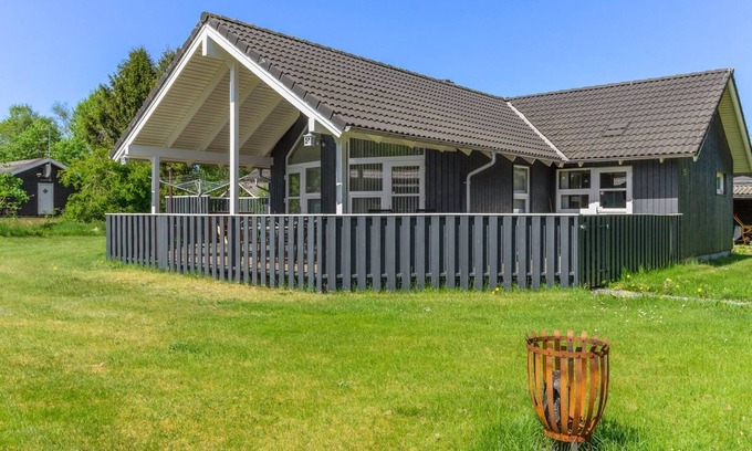 Hou House | "Lyydia" - 1km from the sea by Interhome