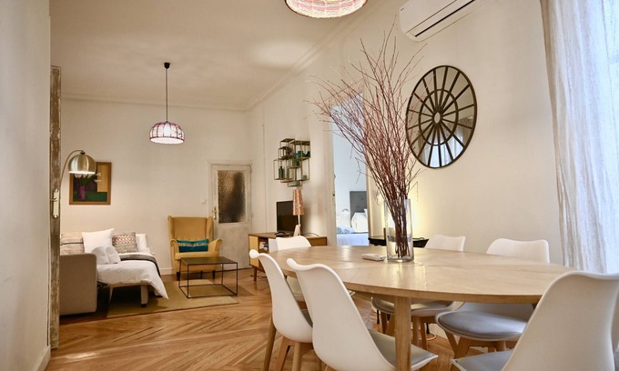 Cortes Apartment | M (CUB23) Central and spacious 3-bedroom home in Las Cortes