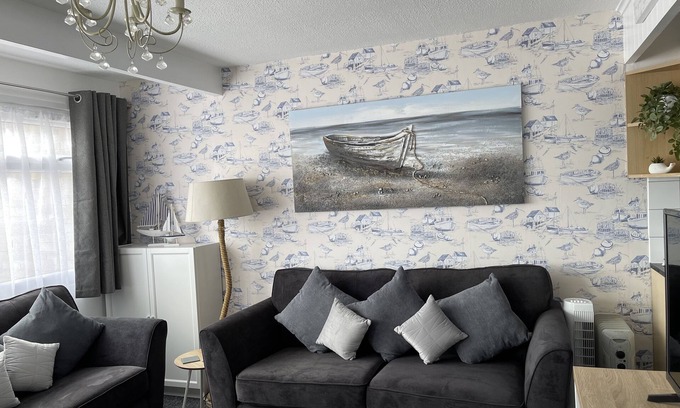 Great Yarmouth Ski Chalet | M & T Chalets. Refurbished Chalet Sleeps 5, in Scratby , 5 Mins to the Beach
