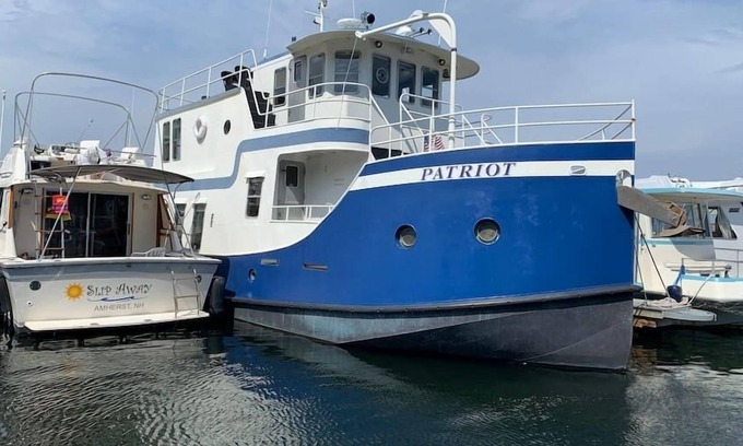 North End House | M/V Patriot: Amazing Houseboat Water Front Views!!
