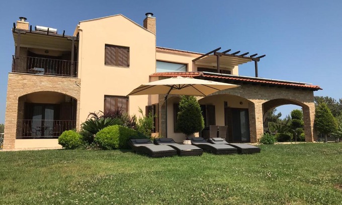 Nea Propontida Villa | M Varkes Villa