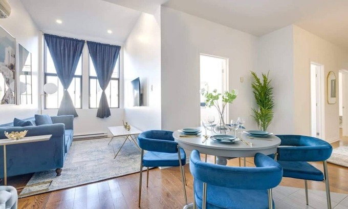 Milton Park Apartment | M11 | Boulevard Suites: Large 3-BR DT Montreal 3F