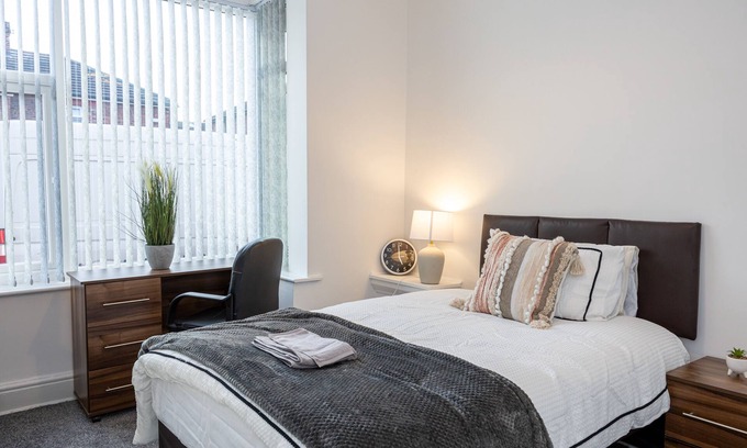 Salford House | M6Guest House is your convenient home away from home near Manchester City Centre