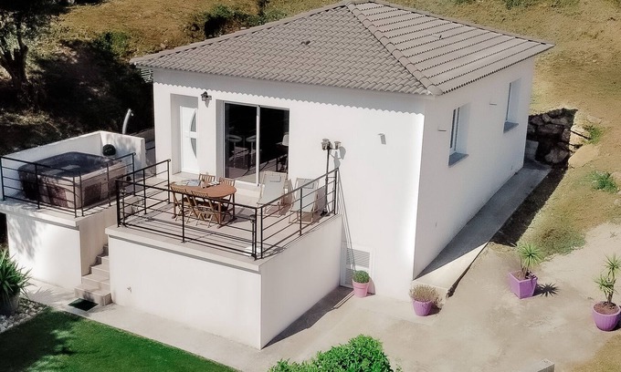 Bastia House | Macchione Villa, Sea View with Jacuzzi on Bastia
