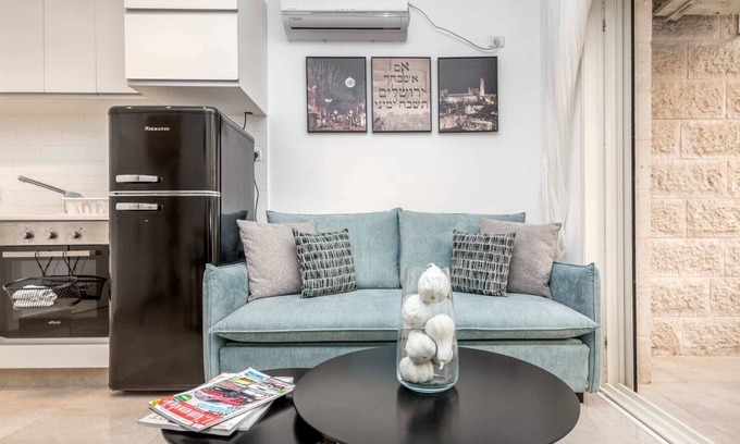Nachlaot Apartment | Machane Yehuda 4 - One Bedroom Apartment, Sleeps 4