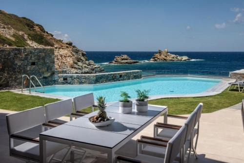 Agia Pelagia Villa | Made By The Sea Villas 12 BDRM