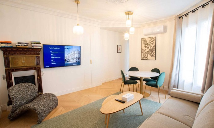 Chaussee-d'Antin Apartment | Madeleine Opéra - Excellent One Bedroom in Paris