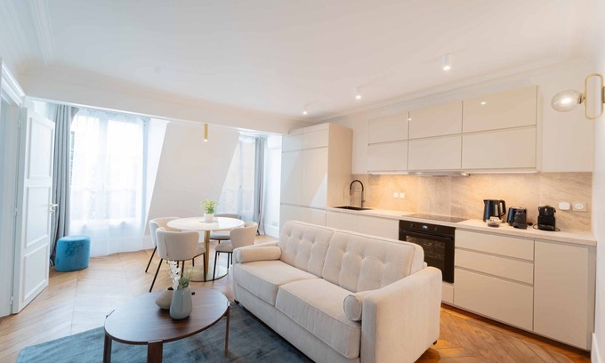 Chaussee-d'Antin Apartment | Madeleine Opéra - Superb Two Bedroom for 8 pax